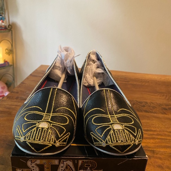 NIB Star Wars Irregular Choice Darth Vader - Disney Parks Exclusive size 9.5 - Picture 2 of 9